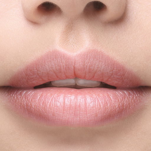 Bild zeigt wunderschöne rote Lippen - Thema Lippen aufspritzen